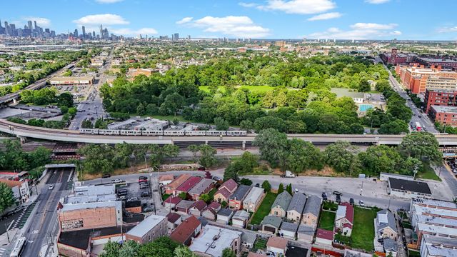 3844 S Artesian Avenue, Chicago, IL 60632
