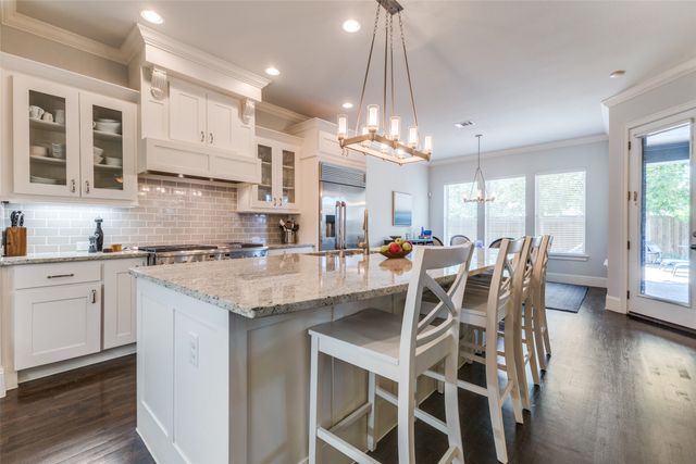 4008 N Cresthaven Road, Dallas, TX 75209