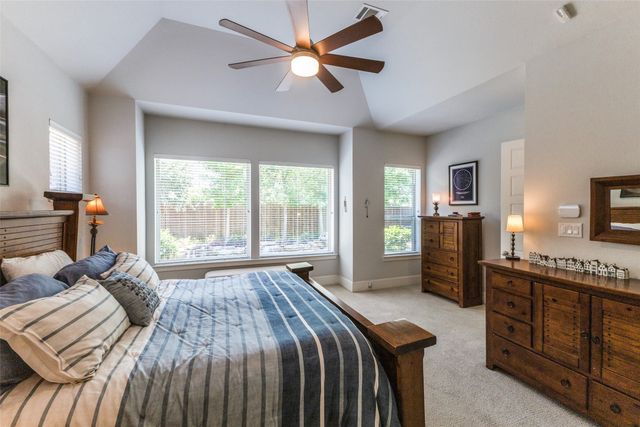 4008 N Cresthaven Road, Dallas, TX 75209