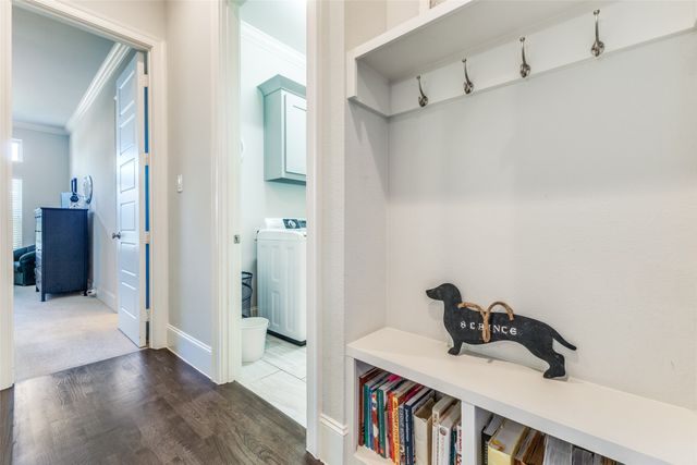 4008 N Cresthaven Road, Dallas, TX 75209
