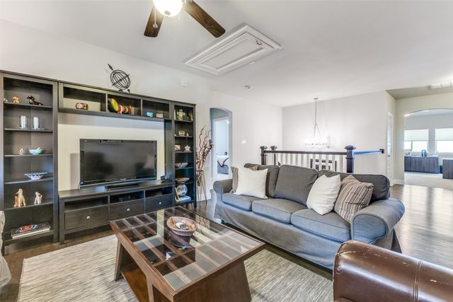 4008 N Cresthaven Road, Dallas, TX 75209