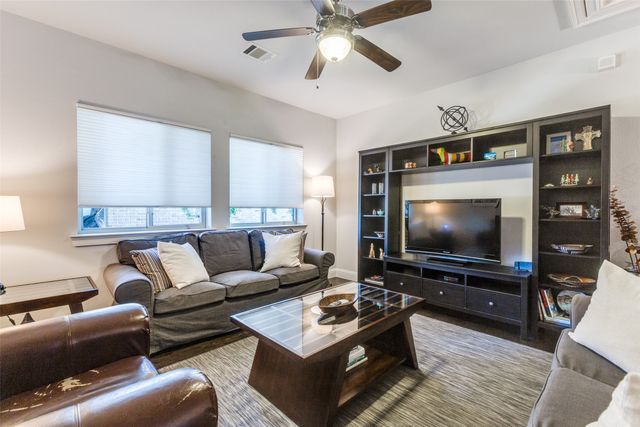 4008 N Cresthaven Road, Dallas, TX 75209
