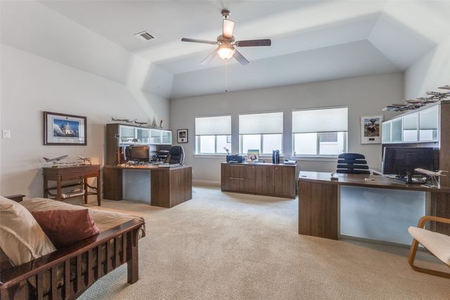4008 N Cresthaven Road, Dallas, TX 75209