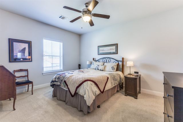 4008 N Cresthaven Road, Dallas, TX 75209