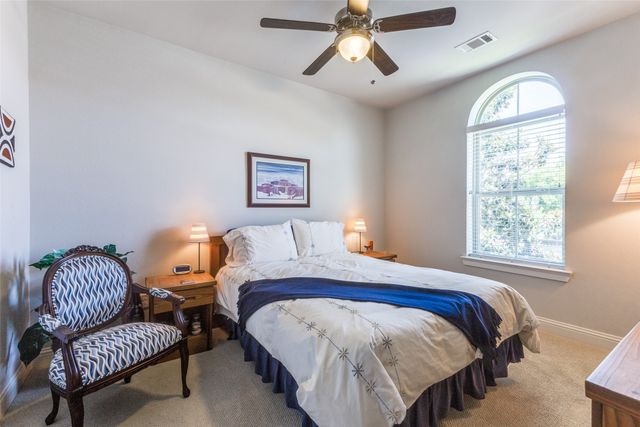 4008 N Cresthaven Road, Dallas, TX 75209