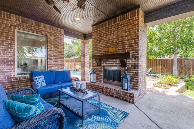 4008 N Cresthaven Road, Dallas, TX 75209