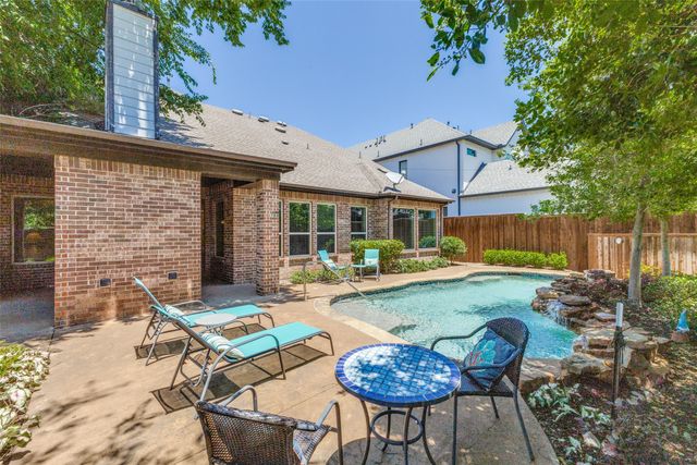 4008 N Cresthaven Road, Dallas, TX 75209