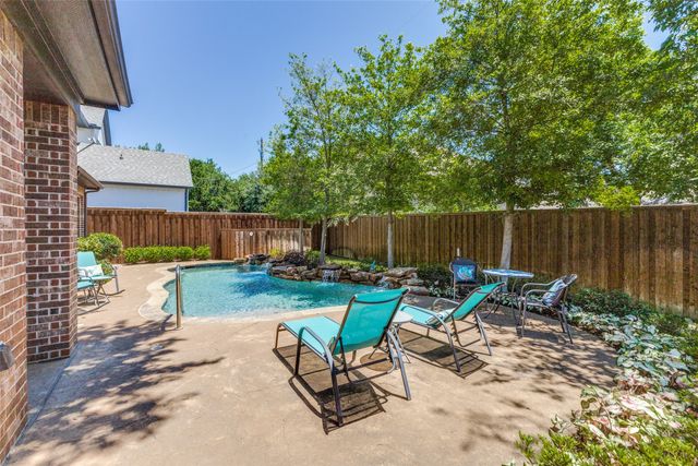 4008 N Cresthaven Road, Dallas, TX 75209