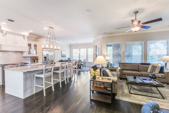 4008 N Cresthaven Road, Dallas, TX 75209