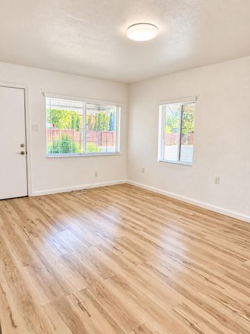 5820 Dewey Blvd, Sacramento, CA 95824