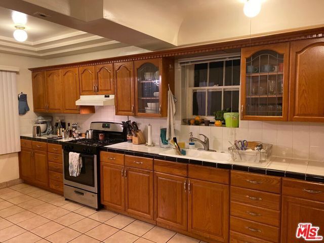 4026 Ingraham Street House, Los Angeles, CA 90005