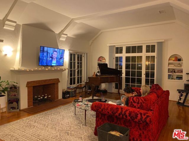 4026 Ingraham Street House, Los Angeles, CA 90005