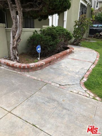 4026 Ingraham Street House, Los Angeles, CA 90005