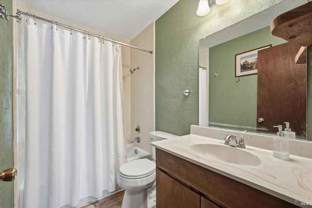 11664 Lakeview Dr, Clearlake Oaks, CA 95423