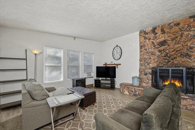 11664 Lakeview Dr, Clearlake Oaks, CA 95423