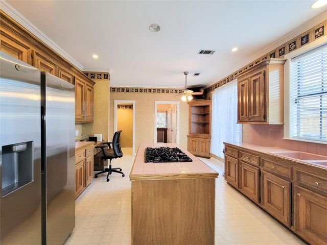 5810 Glenmere Lane, Spring, TX 77379