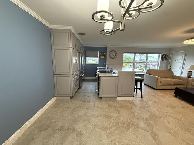 916 Savannas Point Drive E, Fort Pierce, FL 34982