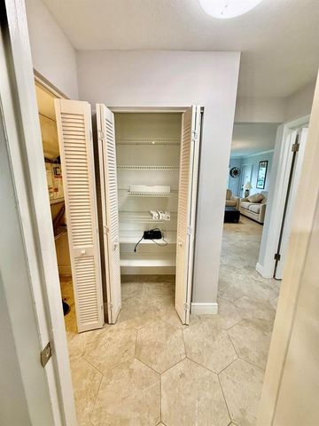 916 Savannas Point Drive E, Fort Pierce, FL 34982