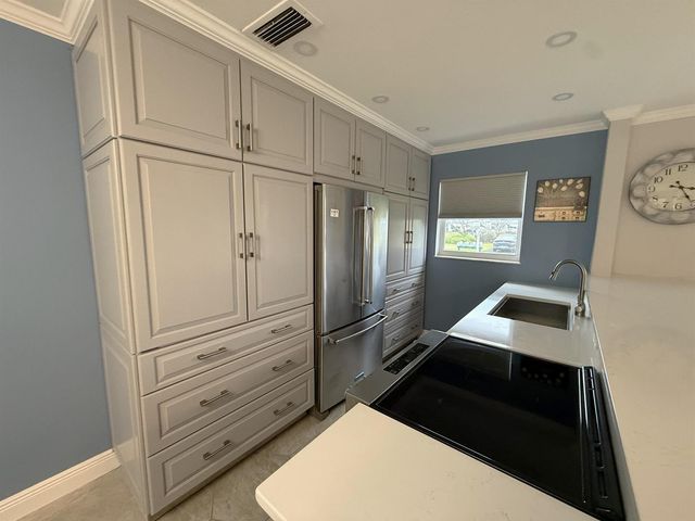 916 Savannas Point Drive E, Fort Pierce, FL 34982