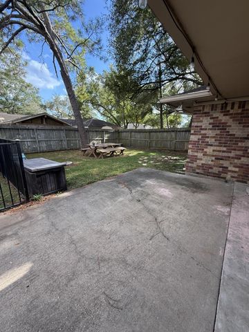 5103 Encino Court, Friendswood, TX 77546