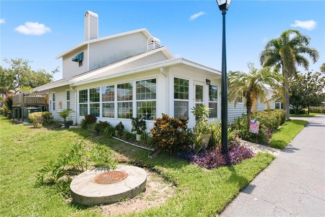 11722 CURRIE LANE F1, Largo, FL 33774