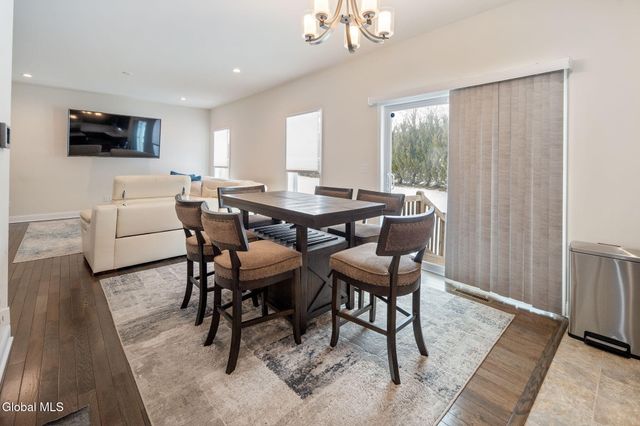 1 Cove Road, Colonie, NY 12047