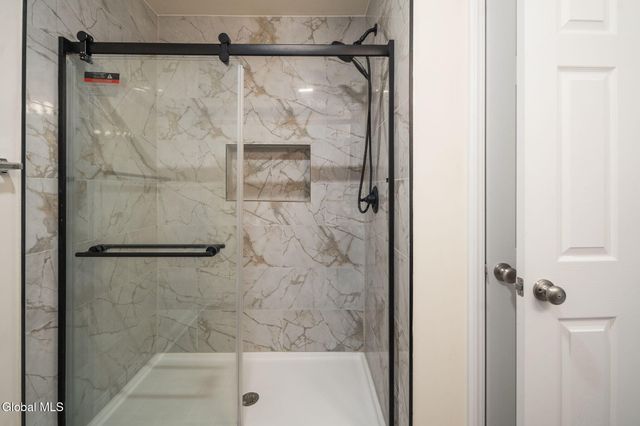 1 Cove Road, Colonie, NY 12047