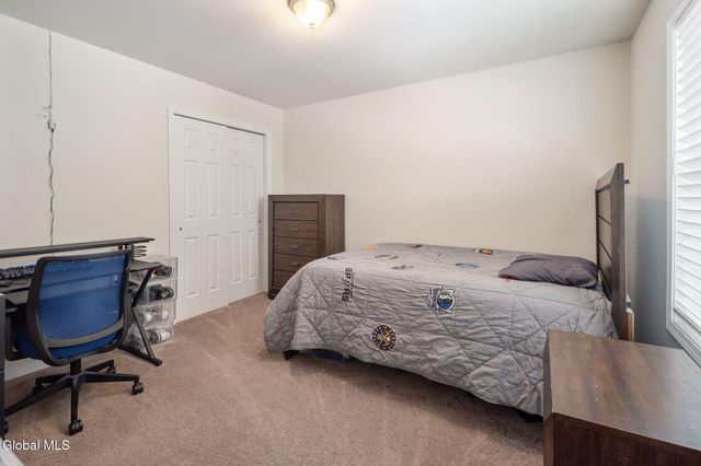 1 Cove Road, Colonie, NY 12047