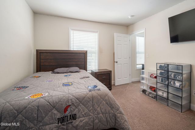 1 Cove Road, Colonie, NY 12047