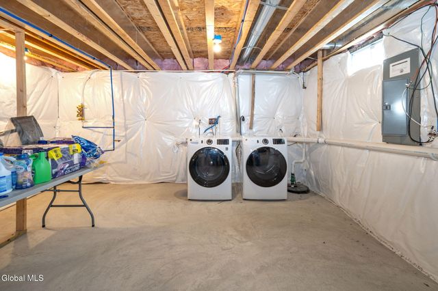 1 Cove Road, Colonie, NY 12047