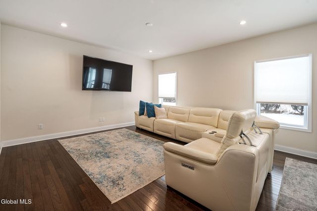 1 Cove Road, Colonie, NY 12047