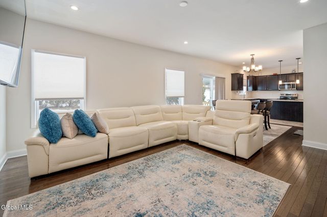 1 Cove Road, Colonie, NY 12047