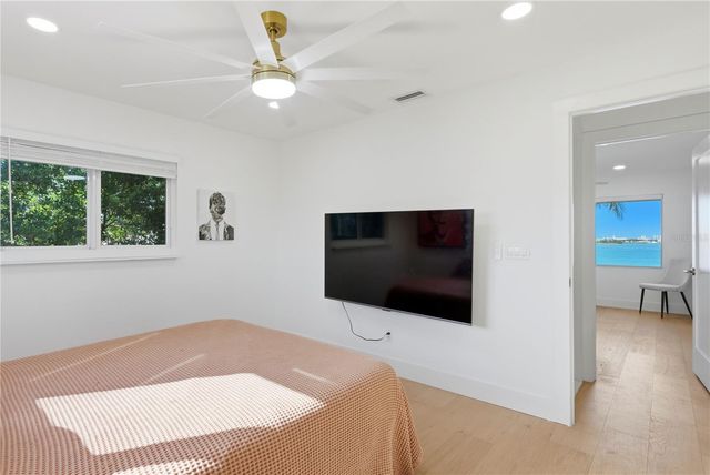 377 22ND AVENUE SE, St Petersburg, FL 33705