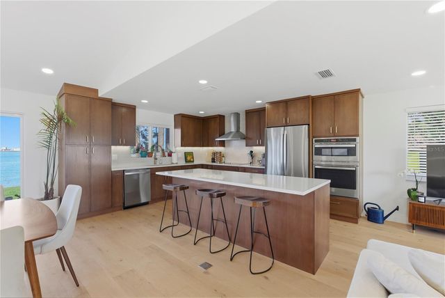 377 22ND AVENUE SE, St Petersburg, FL 33705