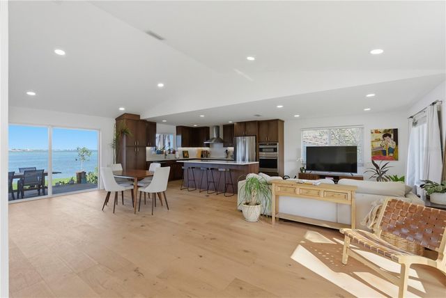 377 22ND AVENUE SE, St Petersburg, FL 33705