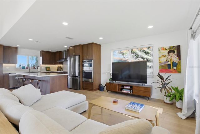 377 22ND AVENUE SE, St Petersburg, FL 33705