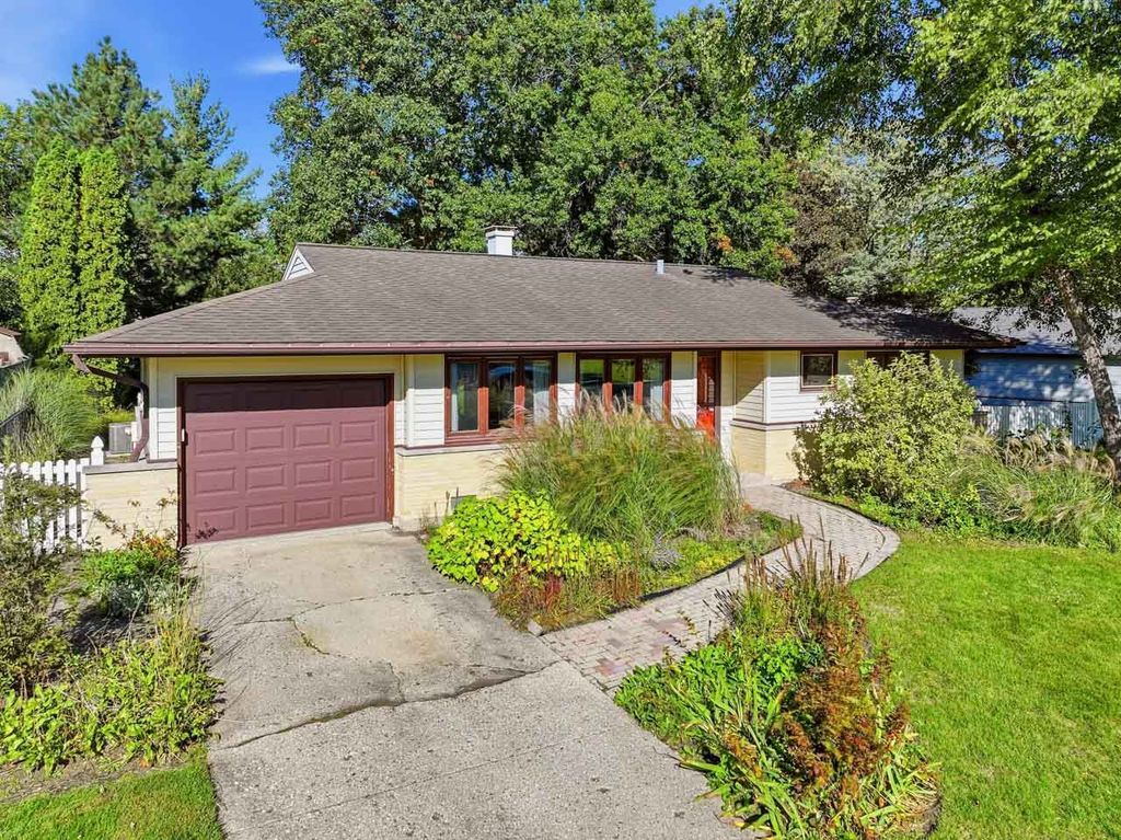 540 Edgewood Lane, Elk Grove Village, IL 60007 — photo 2