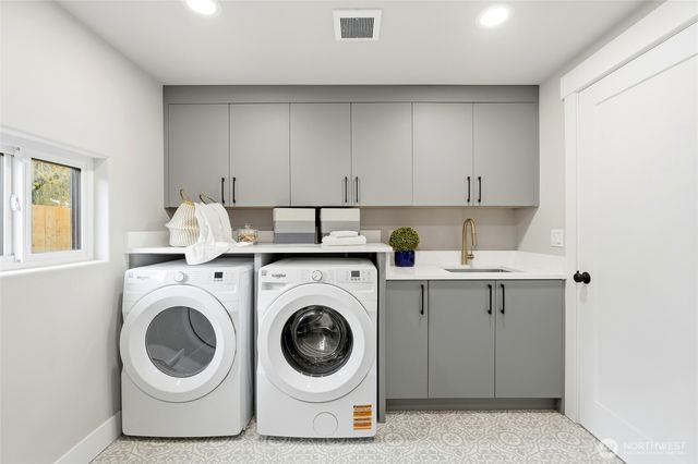 130 203rd Place SW, Lynnwood, WA 98036