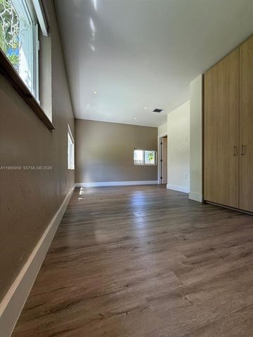 235 NE 46th St, Miami, FL 33137