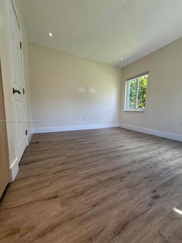 235 NE 46th St, Miami, FL 33137