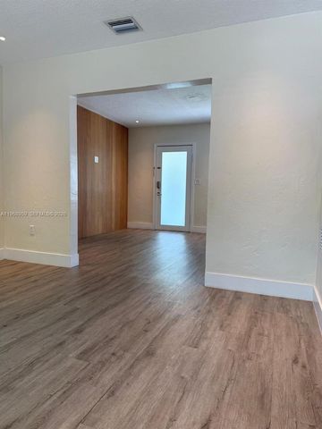 235 NE 46th St, Miami, FL 33137