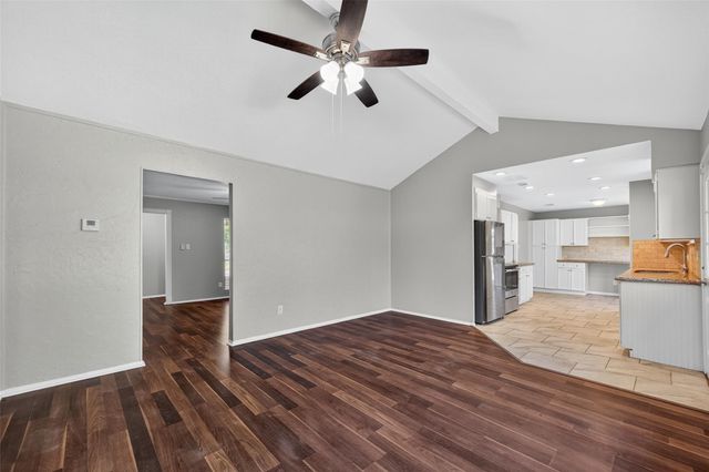 811 Lochmoor Lane, Friendswood, TX 77546