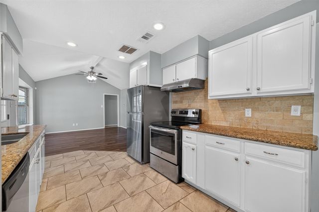 811 Lochmoor Lane, Friendswood, TX 77546