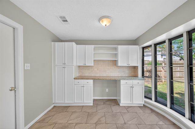 811 Lochmoor Lane, Friendswood, TX 77546