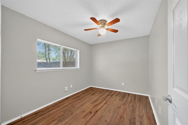 811 Lochmoor Lane, Friendswood, TX 77546
