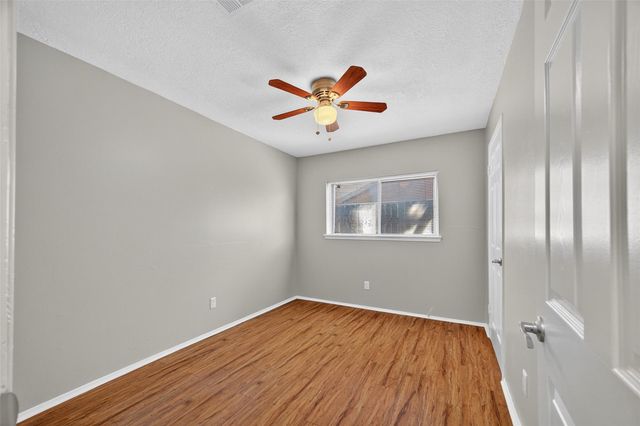 811 Lochmoor Lane, Friendswood, TX 77546