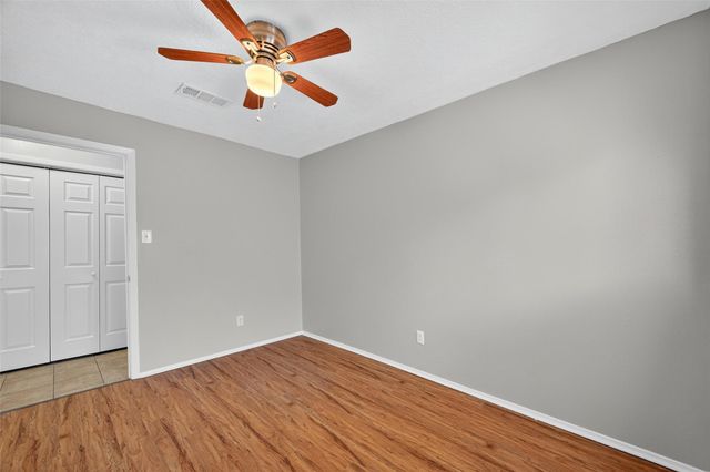 811 Lochmoor Lane, Friendswood, TX 77546