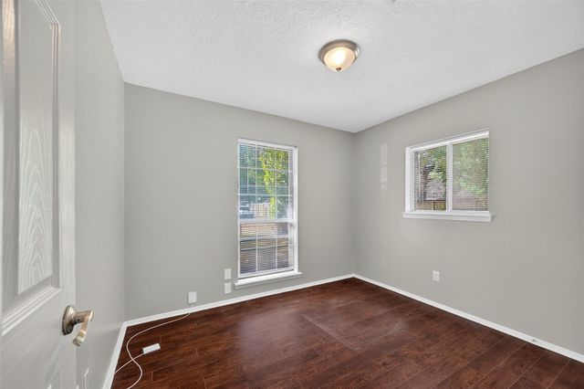 811 Lochmoor Lane, Friendswood, TX 77546