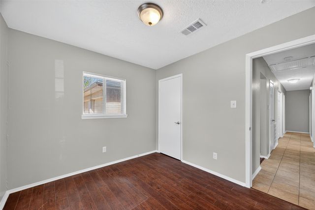 811 Lochmoor Lane, Friendswood, TX 77546