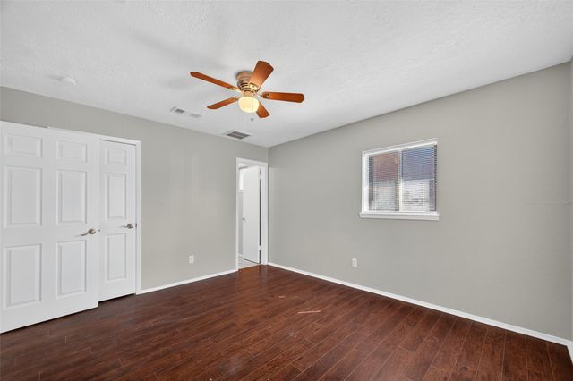 811 Lochmoor Lane, Friendswood, TX 77546